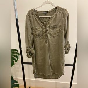 Express, hunter green, long sleeve dress. Has pockets and is very flowy!